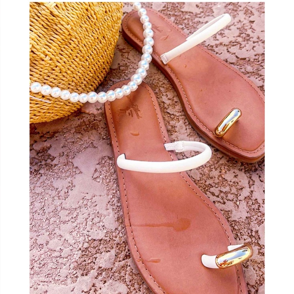 Universal Thread Thong Sandals - Picture 2 of 10